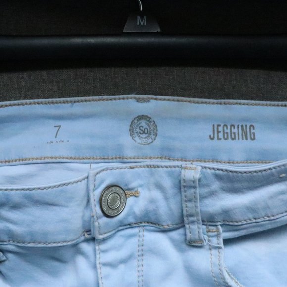 SO | Juniors' Light Blue Wash Skinny Jeggings - Picture 8 of 8